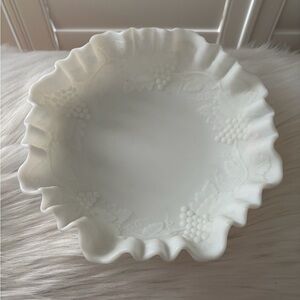 Vintage milk glass Elegant White Ruffled Edge Bowl